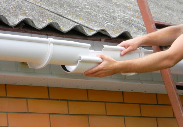 Gutter Hanging in Loveland